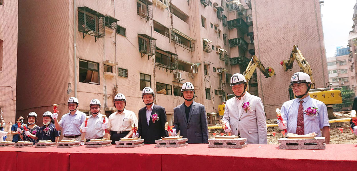 延壽國宅「J區」，今日(12日)在市長柯文哲、實施者中華工程董事長陳瑞隆的共同主持下，舉行拆除典禮。