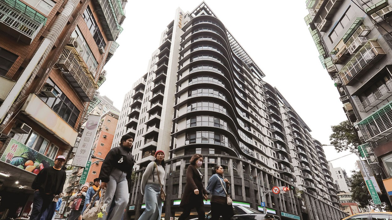 萬華區都市更新腳步慢，重建案多集中在西門町周邊一帶，圖為占地1400坪的都更案。 (彭世杰／攝)